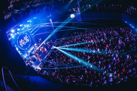 「INUWASI LIVE TOUR 2024〝狗鷲〟」ファイナル公演の様子。（撮影：真島洸）