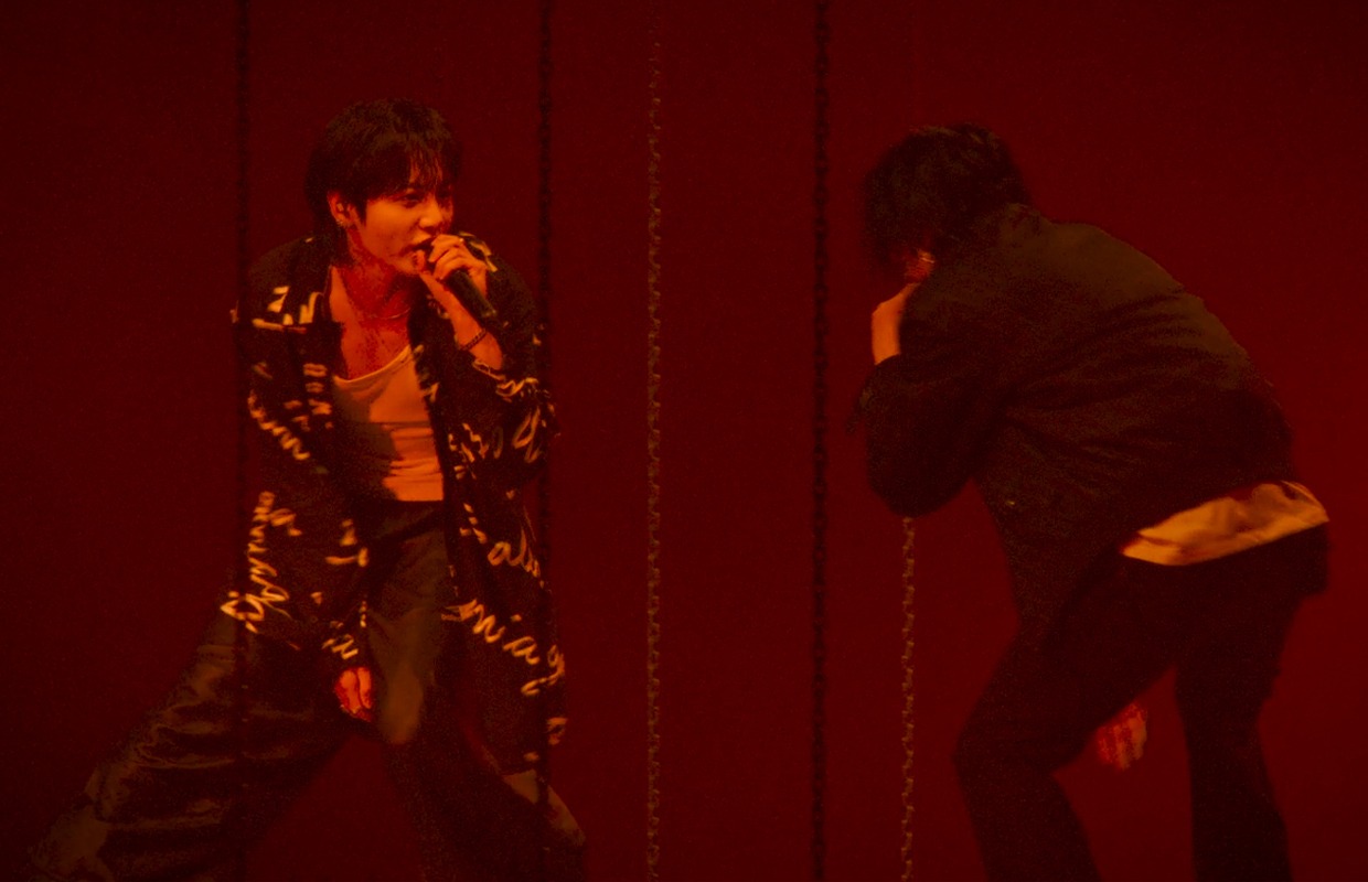 「SUGA | Agust D TOUR 'D-DAY' THE MOVIE」より。 (c)BIGHIT MUSIC & HYBE. All Rights Reserved.
