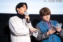 左から島崎信長、内田雄馬。