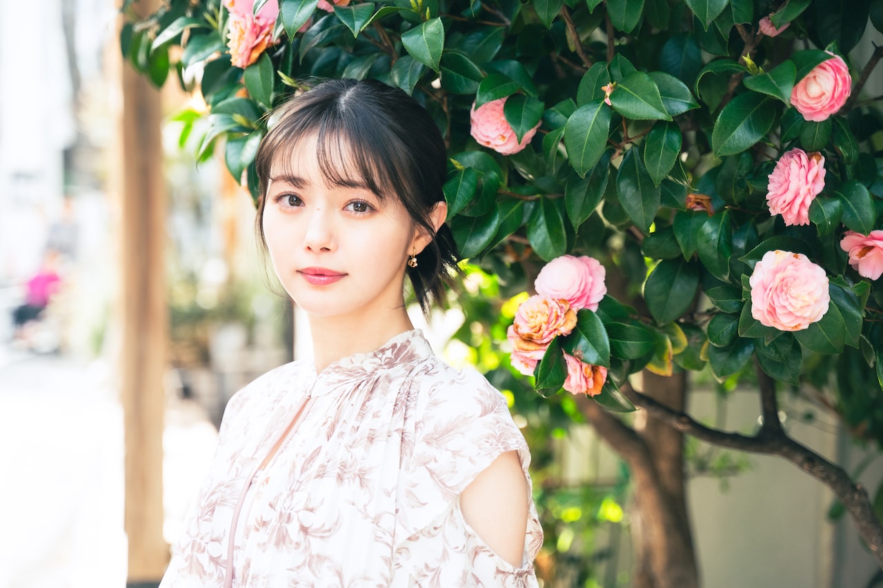 市川美織、写真集のこだわりは“雪景色”　防寒を度外視した衣装で北海道スキー場へ「体を張りました！」