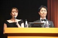 司会を務めた上田まりえと藤井隆。