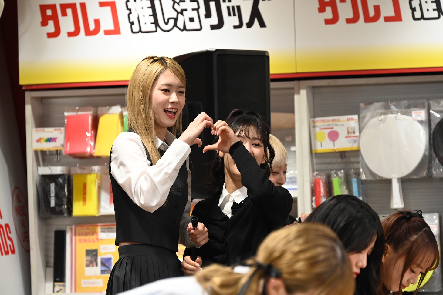 RANのハートを完成させるKOKONA。