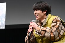 爆笑する柏木悠（超特急）。