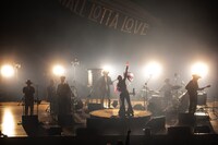 「EGO-WRAPPIN' live tour“HALL LOTTA LOVE ～ホールに溢れる愛を～”」の様子。（撮影：仁礼博）