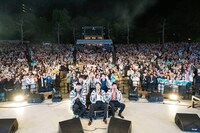 「never young beach show at 日比谷野外大音楽堂 -10th Anniversary-」の様子。（Photo by Asami Nobuoka）