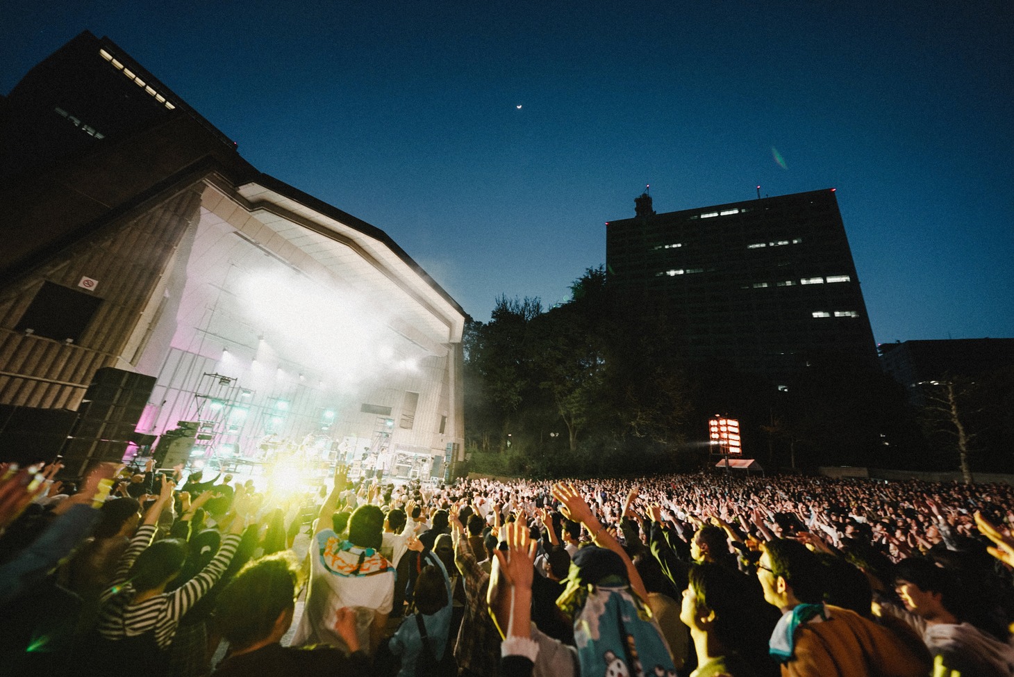 「never young beach show at 日比谷野外大音楽堂 -10th Anniversary-」の様子。（Photo by Asami Nobuoka）