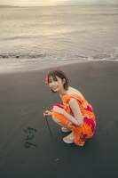 高本彩花の1st写真集「僕の記憶の中で」より。（撮影：東京祐）(c)KOBUNSHA