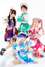 youmenosayの新たなアーティスト写真。左が雨宮れいな、上がねむいのはる。