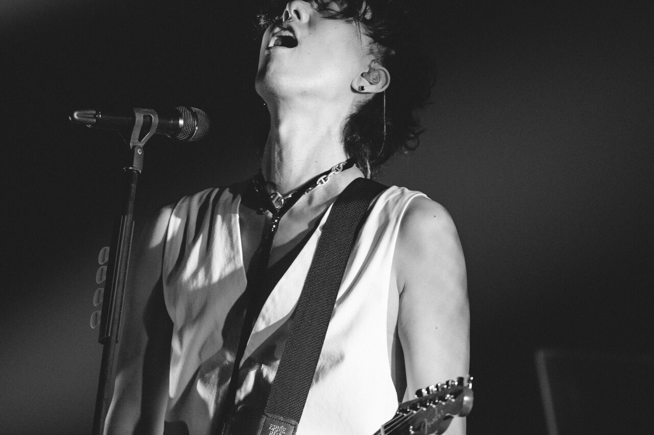 桑原彰（G）（撮影：ヤオタケシ） - RADWIMPS、地元横浜で受け取った