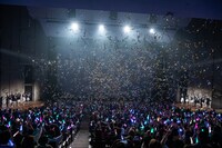 「私立恵比寿中学 15th Anniversary Tour 2024 ～the other side of indigo hour～」初日公演の様子。