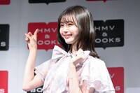キャッチフレーズを披露する市川美織。