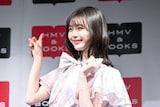 キャッチフレーズを披露する市川美織。