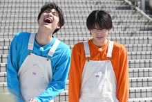 アロハ（左）のある発言に泣き出すハル（右）。