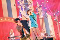 左から小川貴之（Key, Cho）、片岡健太（Vo, G）。（撮影：後藤壮太郎）