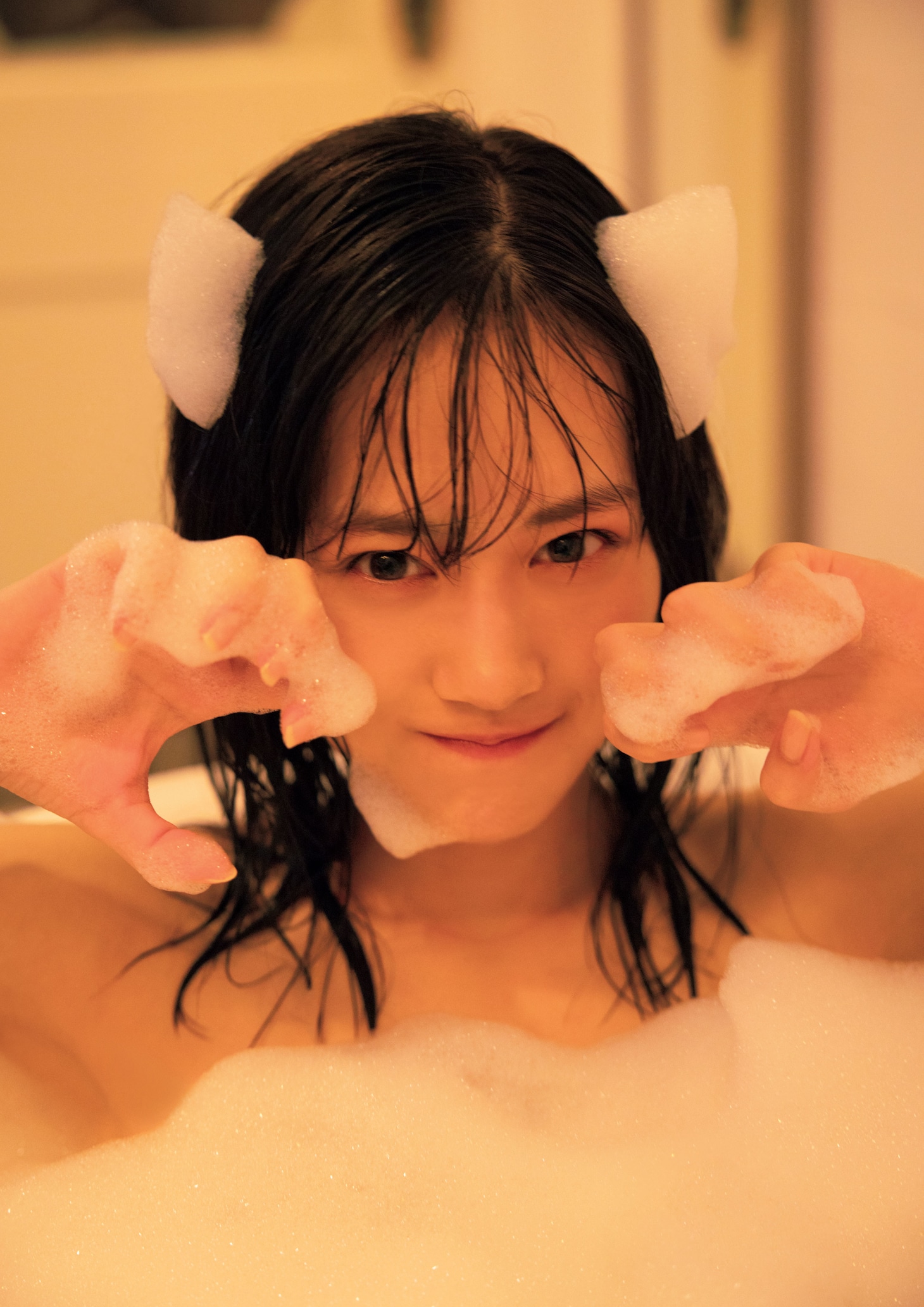 山下美月の2nd写真集「ヒロイン」より、先行公開されたお風呂カット。（撮影：須江隆治[See]）