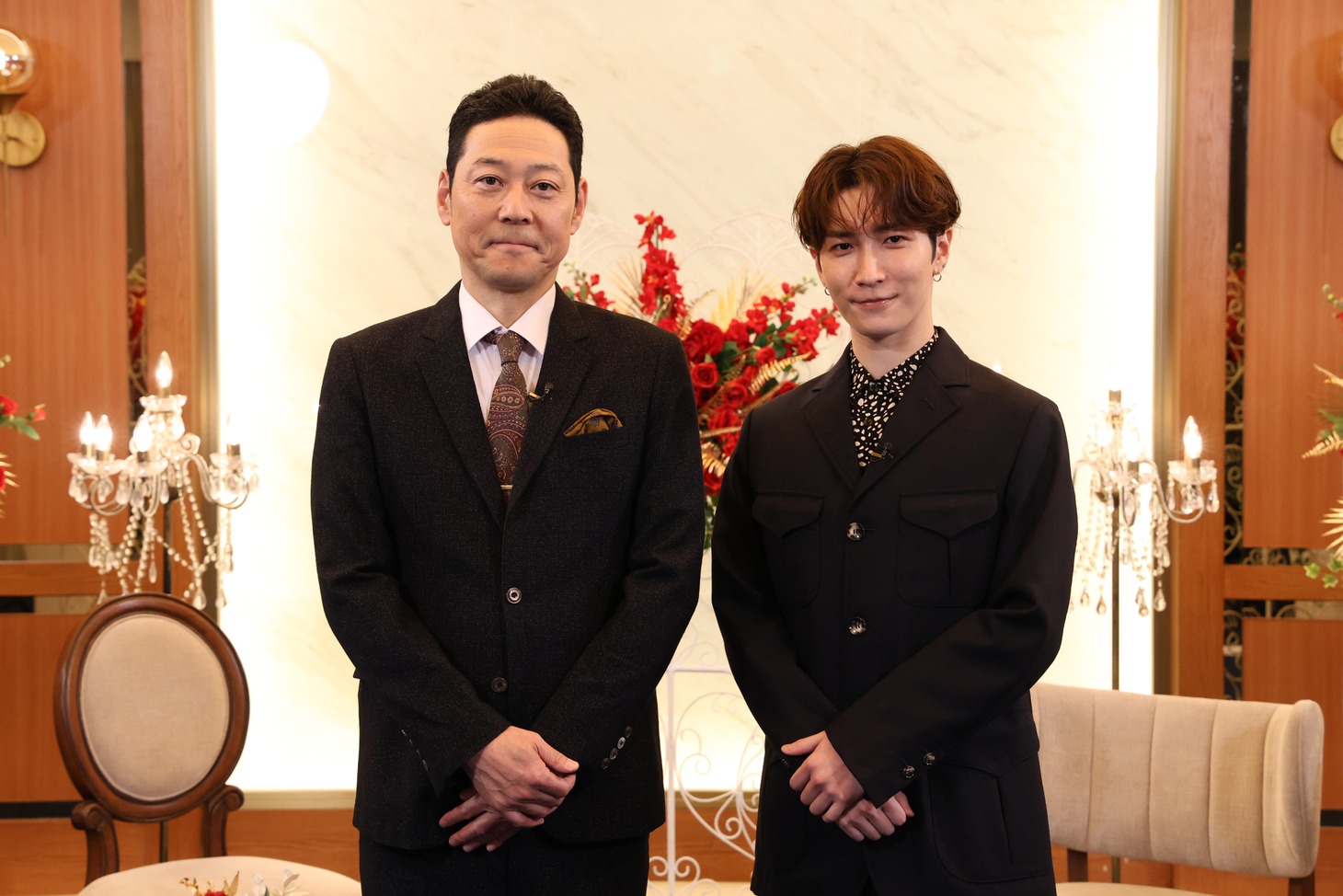 左から東野幸治、渡辺翔太（Snow Man）。(c)フジテレビ