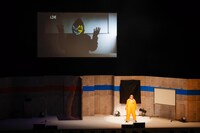 ゲームマスターから説明を受ける417P。（撮影：江藤はんな［SHERPA+］）