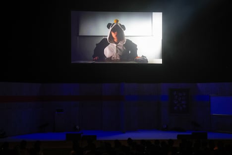 ゲームマスター部屋に入った417P。（撮影：江藤はんな［SHERPA+］）