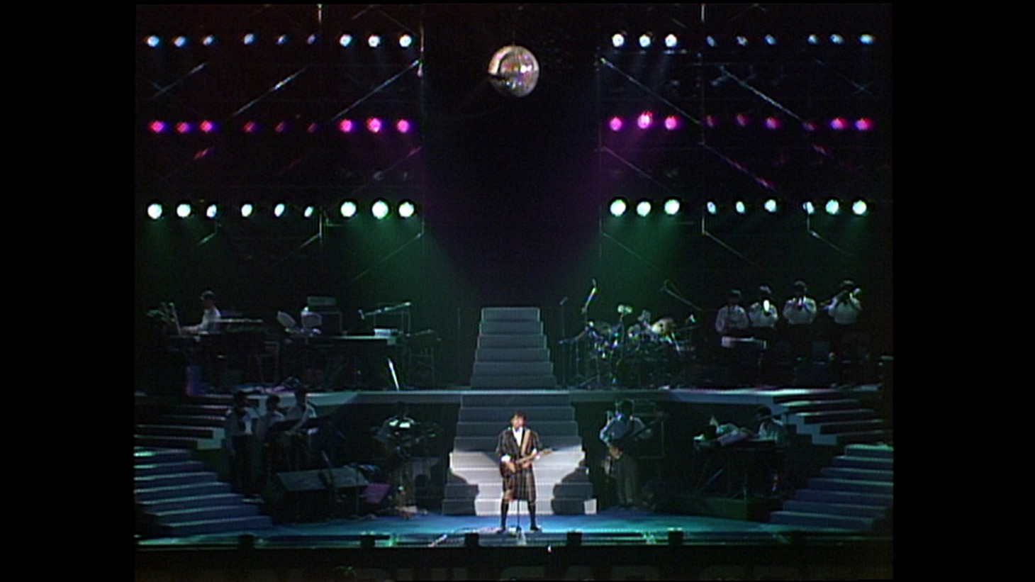 「中村雅俊 IN 武道館（1984）」より。