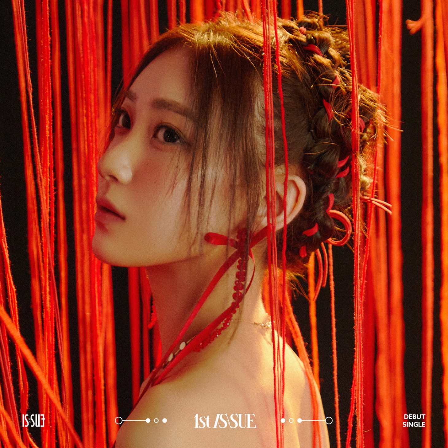 IS:SUE「1st IS:SUE」FC限定盤（RIN） (c)LAPONE GIRLS