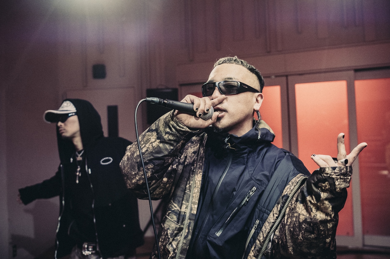 kZm - AwichやkZmらYENTOWNメンバーが「RASEN」集結、初の全員参加曲が