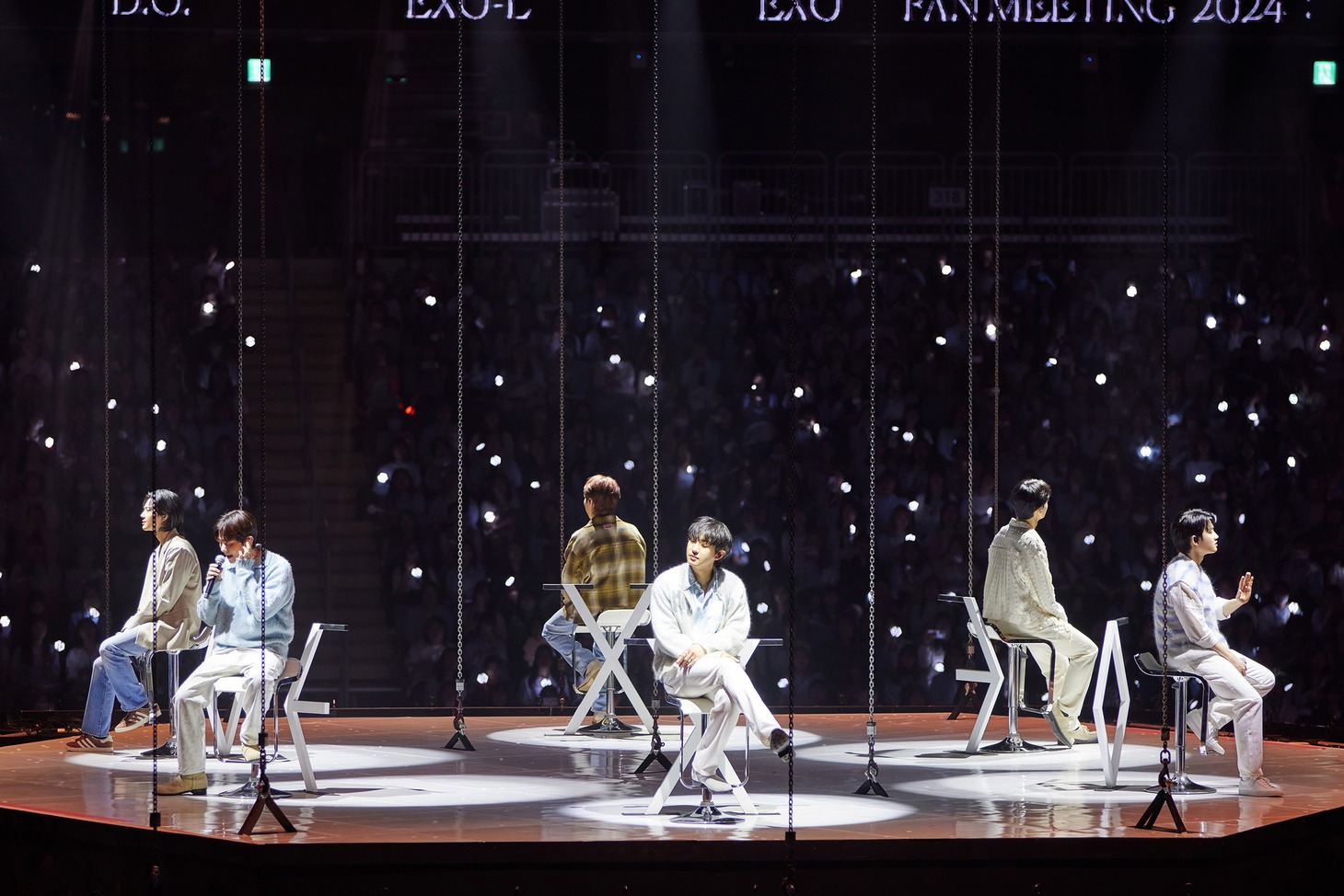 EXO (c)SM ENTERTAINMENT CO., Ltd. ALL RIGHTS RESERVED.