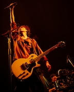 藤原基央（Vo, G）