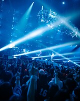 「BUMP OF CHICKEN TOUR ホームシック衛星2024」4月24日公演の様子。