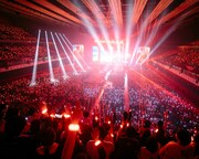 「BUMP OF CHICKEN TOUR ホームシック衛星2024」4月24日公演の様子。