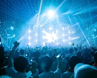 「BUMP OF CHICKEN TOUR ホームシック衛星2024」4月24日公演の様子。