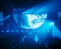 「BUMP OF CHICKEN TOUR ホームシック衛星2024」4月24日公演の様子。