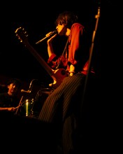 藤原基央（Vo, G）