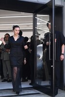 入場する柴咲コウ。