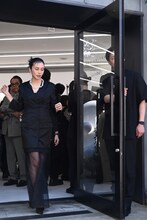 入場する柴咲コウ。