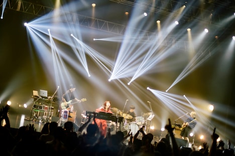 「HIGUCHIAI band one-man live 2024 ［未成線上］」東京・EX THEATER ROPPONGI公演の様子。（撮影：藤井拓）