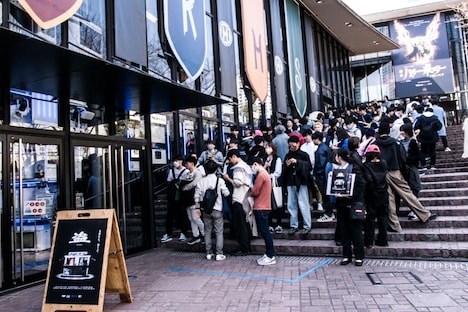 前回の「盗」最大4時間待ちの行列。