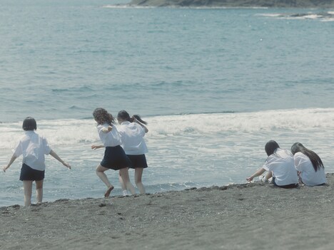 NewJeans「Bubble Gum」ミュージックビデオより。(c)2024 ADOR. All Rights Reserved.