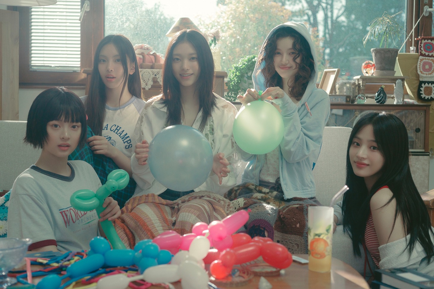 NewJeans「Bubble Gum」ミュージックビデオより。(c)2024 ADOR. All Rights Reserved.