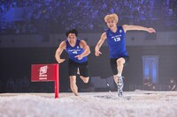 ビーチフラッグスの様子。(c)TBS