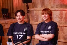 GENERATIONSの小森隼と白濱亜嵐。（撮影：小坂茂雄）