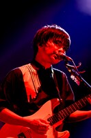 斎藤宏介（Vo, G）（Photo by Viola Kam［V'z Twinkle］）