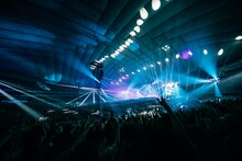 「THE YELLOW MONKEY SUPER BIG EGG 2024 "SHINE ON"」の様子。