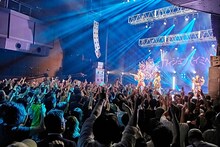 「カイジューバイミーONEMAN『怪獣爛漫』」の様子。（撮影：粂井健太）