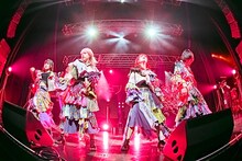 「カイジューバイミーONEMAN『怪獣爛漫』」の様子。（撮影：粂井健太）