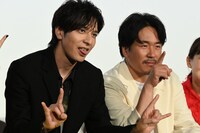 生田斗真とヤン・イクチュン。