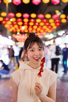 阪口珠美（乃木坂46）の1st写真集「青いバラ」より。（撮影：Takeo Dec.）