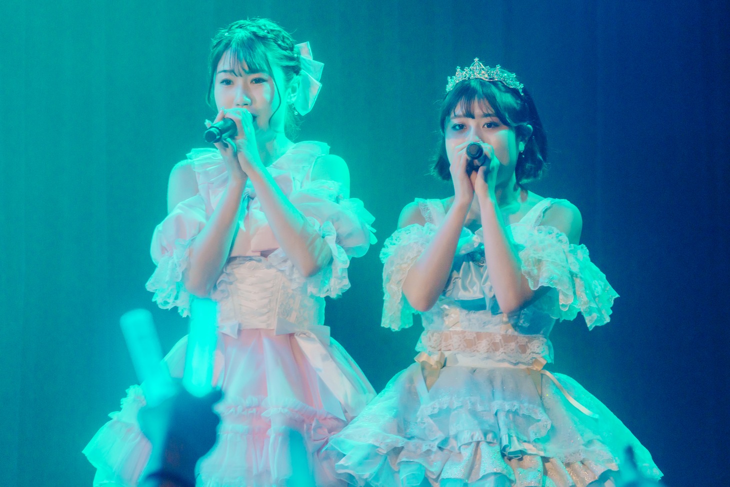 左から七瀬美優、雪梨冴愛。