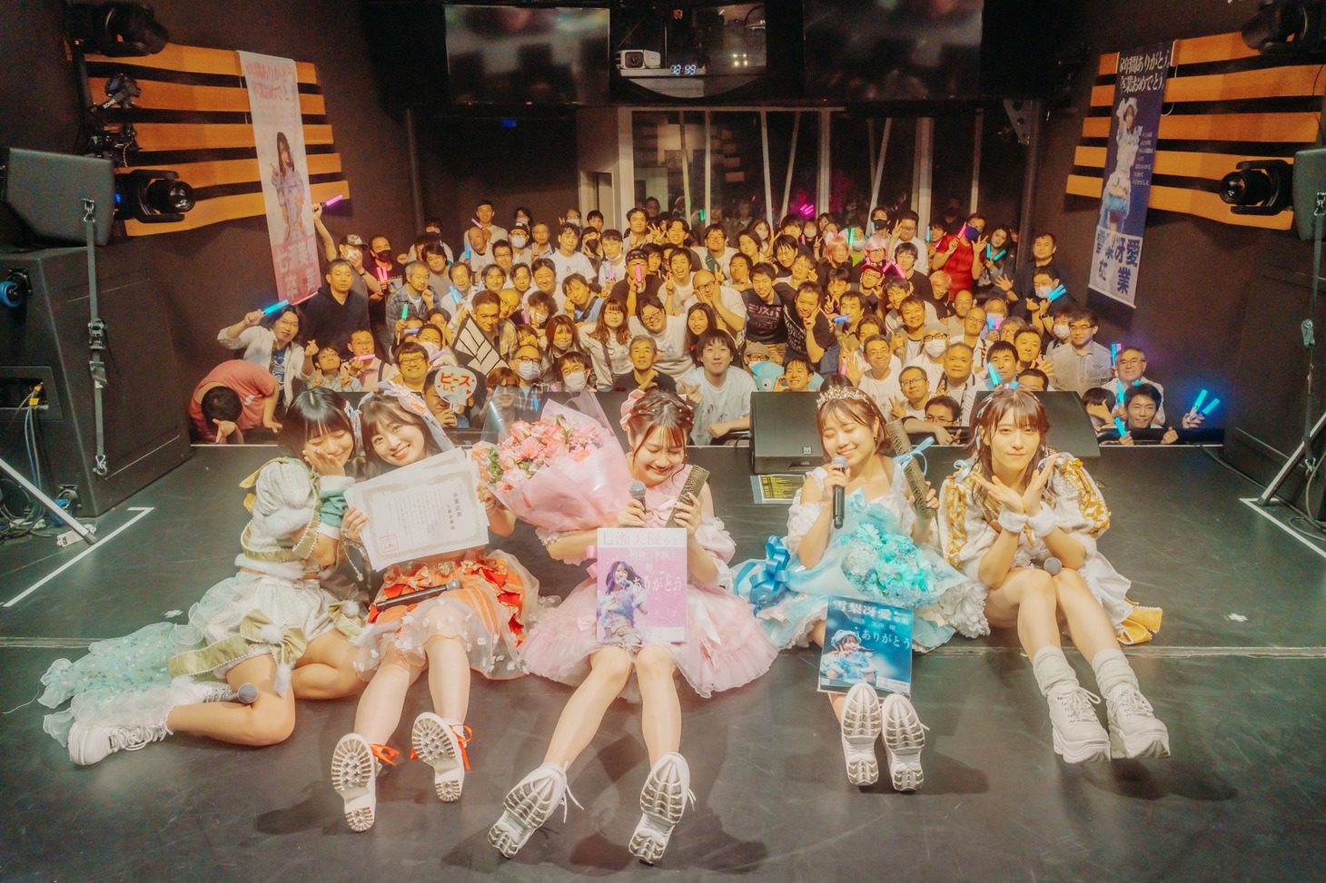 NoelliL「七瀬美優、雪梨冴愛卒業公演 ～8年の軌跡～」で撮影された記念写真。