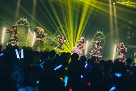 「キングサリ 2nd Anniversary LIVE『Walpurgis』」の様子。（撮影：真島洸）