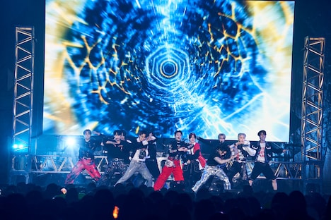 「Test Drive」のパフォーマンスの様子。(c)LAPONE Entertainment